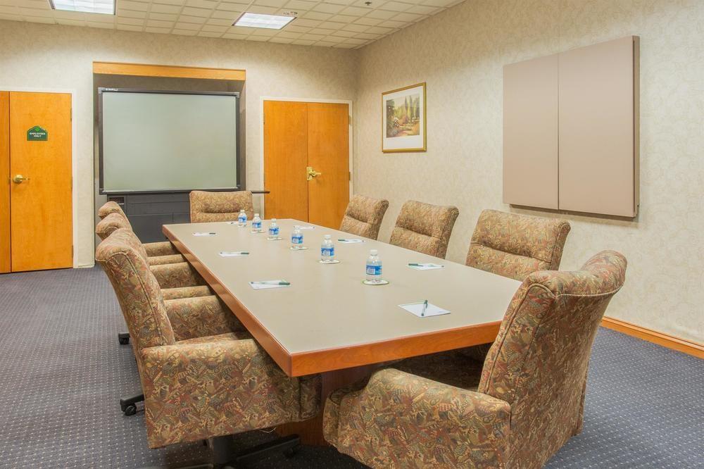 Holiday Inn Fredericksburg - Conference Center By Ihg Exterior photo